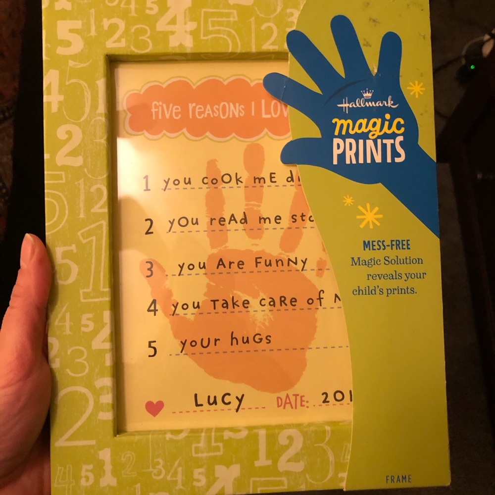 NWT Hallmark Magic Prints Frame 3/$20